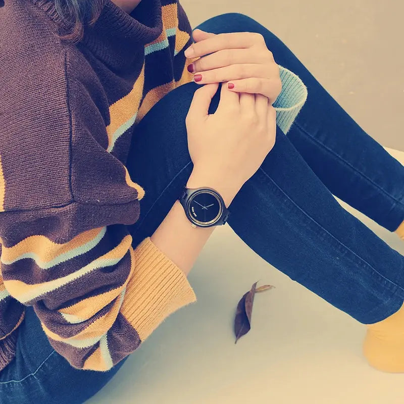 Montre en bois femme - noir et cadran noir